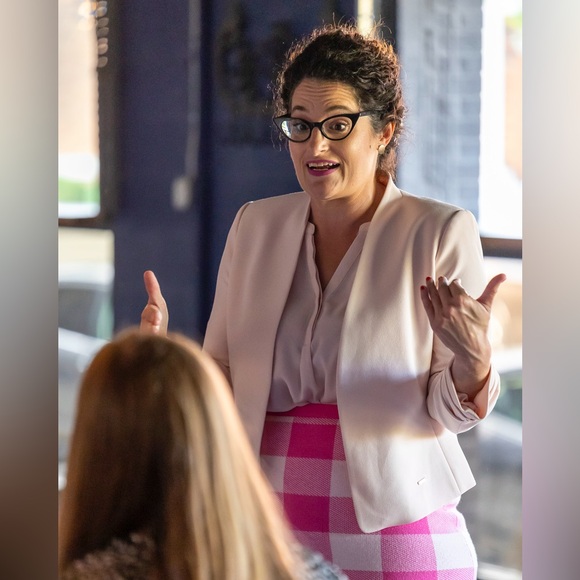 Meet your Posher, Jennifer - Picture 5 of 9